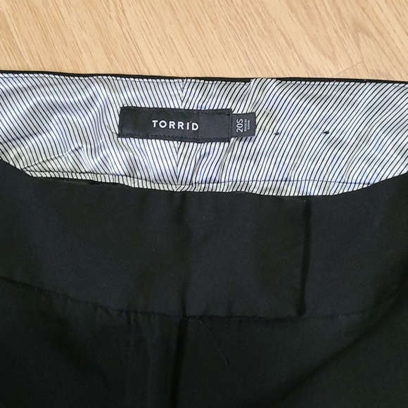 Torrid Classic Signature Black Bootcut Trendy Pants Short 20 - Picture 6 of 10